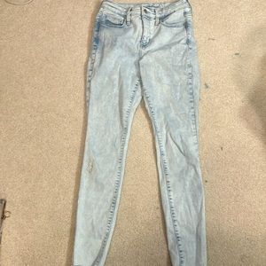 White-washed high-rise skinny jeans with pockets